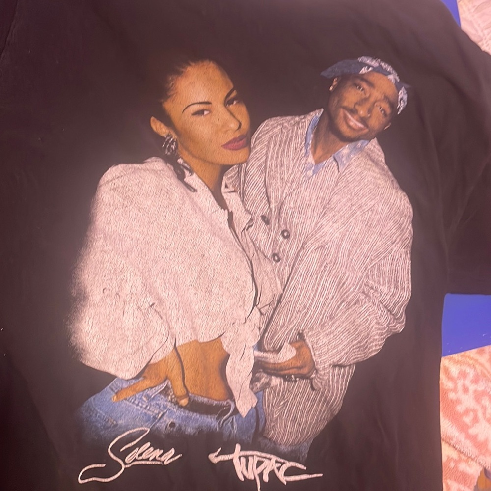 The queen Selena Quintanilla and king  Tupac Shakur shirt👀🤩.